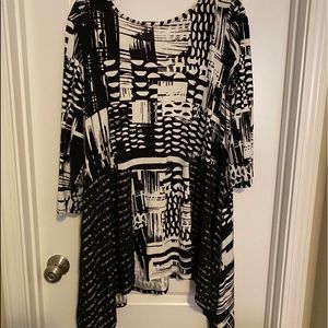 Black and White Tunic Top